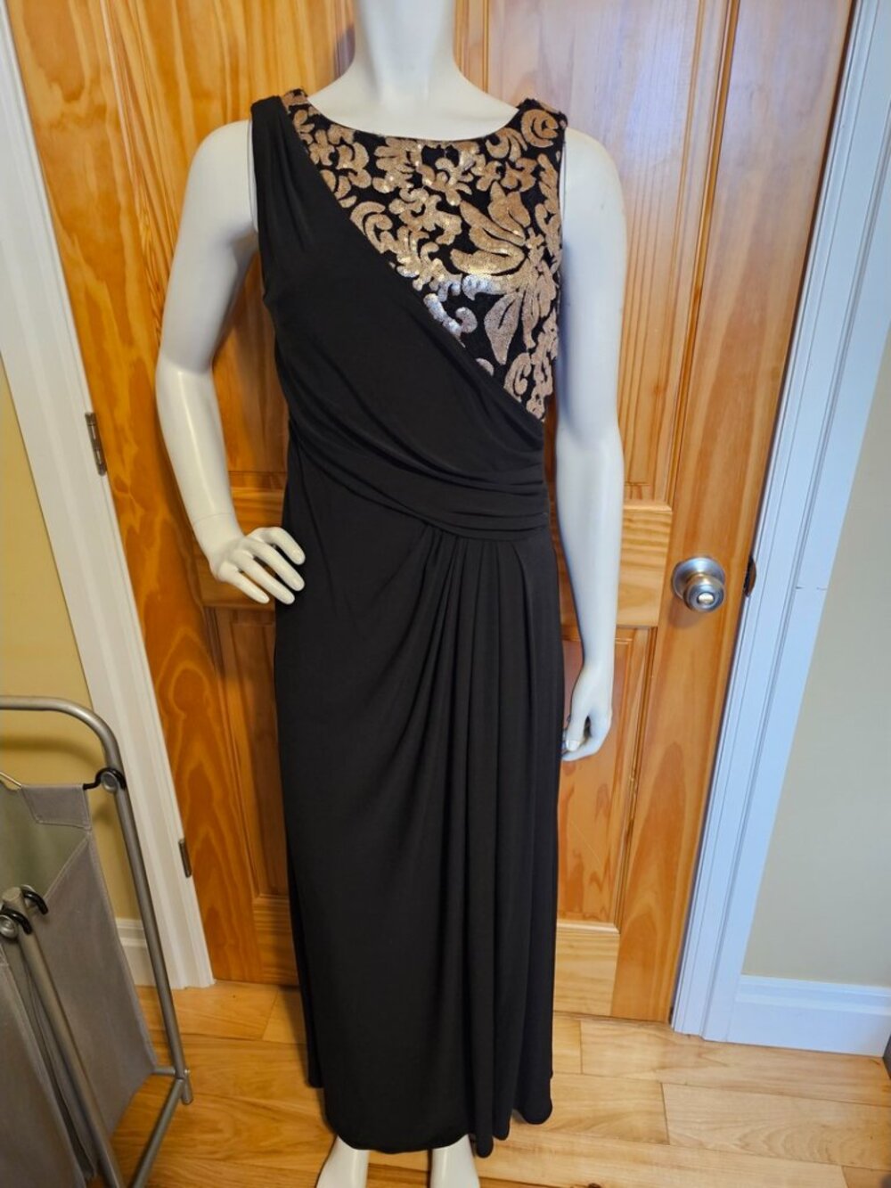💛 27. Nightway Size 8 Prom/Formal Dress